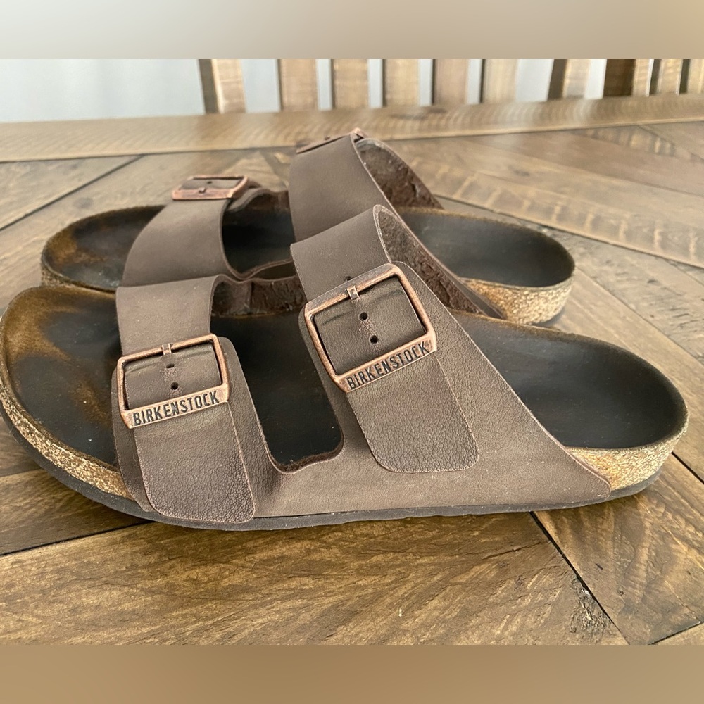 Birkenstock women’s Tan Sandals with Buckles